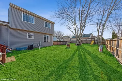 Exterior - 3711 Willow Crest Dr, Zion, IL 60099 photo 3 of 4