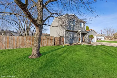 Exterior - 3711 Willow Crest Dr, Zion, IL 60099 photo 2 of 4