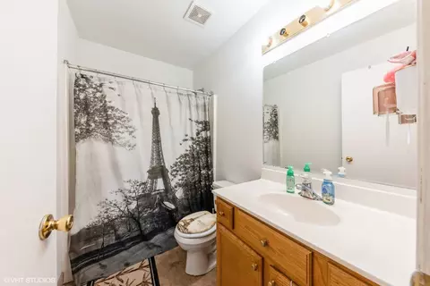 Bath - 3711 Willow Crest Dr, Zion, IL 60099 photo 3 of 3
