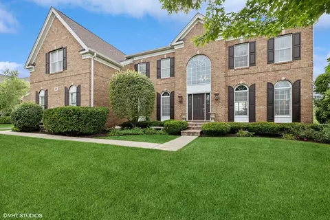 19 Tournament Dr N, Hawthorn Woods, IL 60047