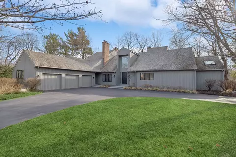 971 Ashley Rd, Lake Forest, IL 60045