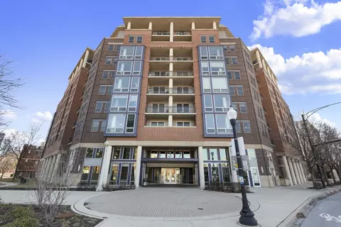 437 W Division St #304, Chicago, IL 60610