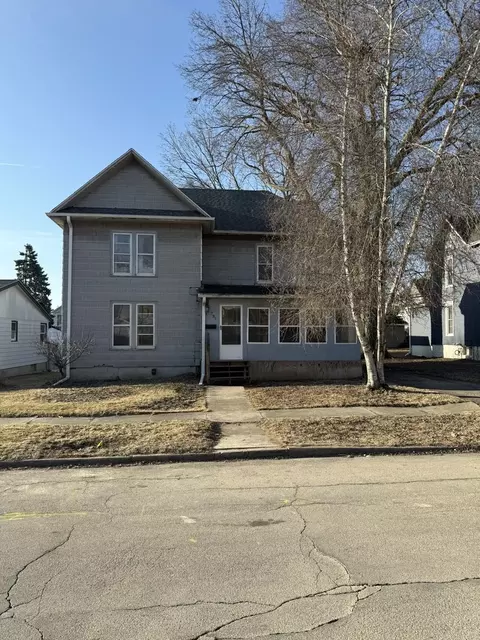 737 W Pleasant St, Freeport, IL 61032