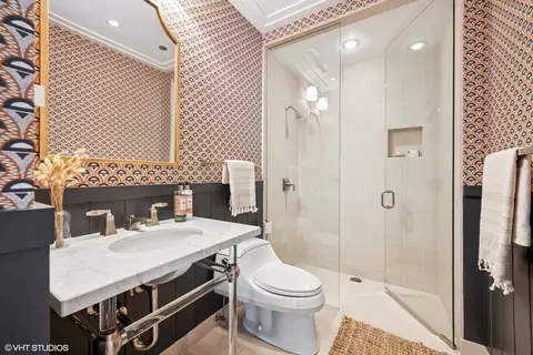 Bath - 159 E Walton Pl #16E, Chicago, IL 60611 photo 1 of 6