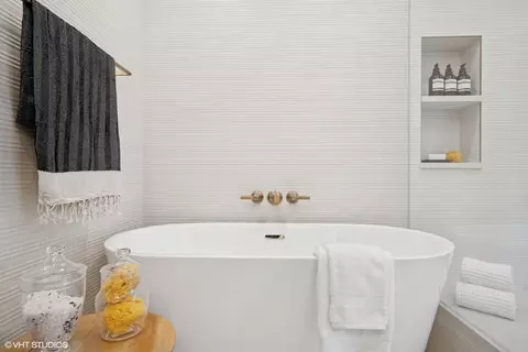 Bath - 159 E Walton Pl #16E, Chicago, IL 60611 photo 5 of 6