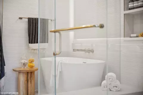 Bath - 159 E Walton Pl #16E, Chicago, IL 60611 photo 4 of 6