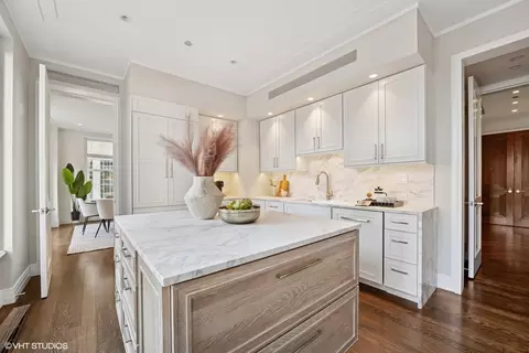 Kitchen - 159 E Walton Pl #16E, Chicago, IL 60611 photo 5 of 7