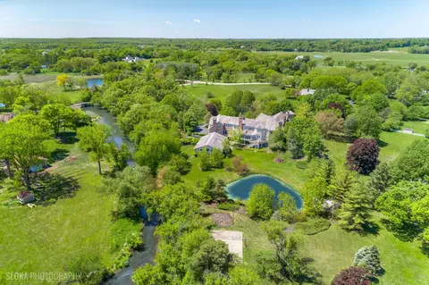 560 Oak Knoll Rd, Barrington Hills, IL 60010