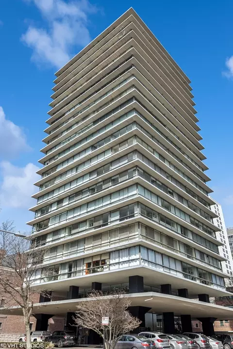 320 W Oakdale Ave #1701, Chicago, IL 60657