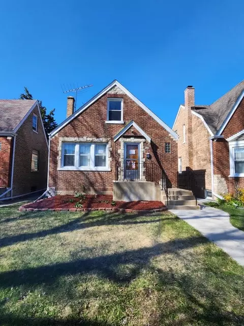 5054 W Newport Ave, Chicago, IL 60641