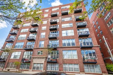 1500 W Monroe St #208, Chicago, IL 60607