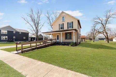 716 Locust St, Minonk, IL 61760 photo 2