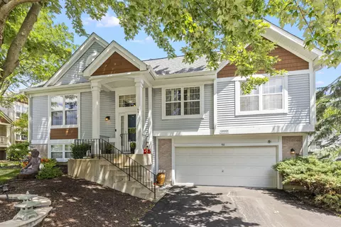 981 Apple Tree Ln, West Chicago, IL 60185
