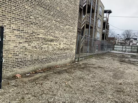 4109 W Kamerling Ave, Chicago, IL 60651