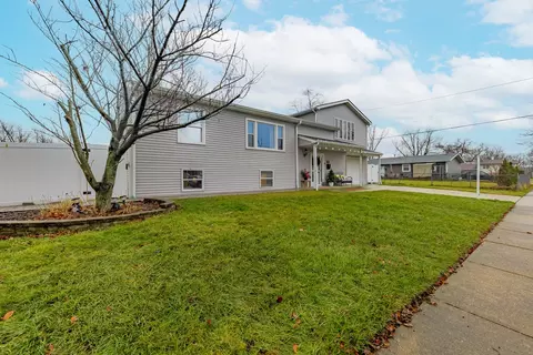 9329 Oak St, Orland Park, IL 60462