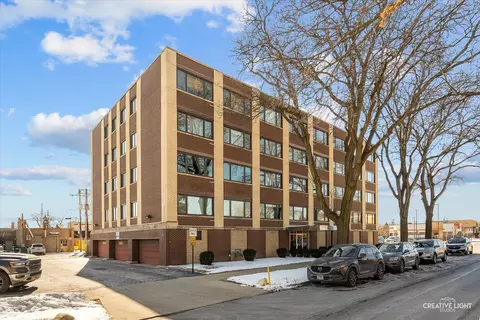 5915 W Gunnison St #2A, Chicago, IL 60630