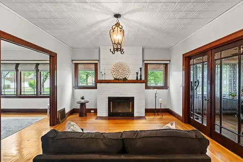 Living - 896 S Myrtle Ave, Kankakee, IL 60901 photo 1 of 2