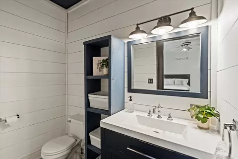 Bath - 896 S Myrtle Ave, Kankakee, IL 60901 photo 2 of 4