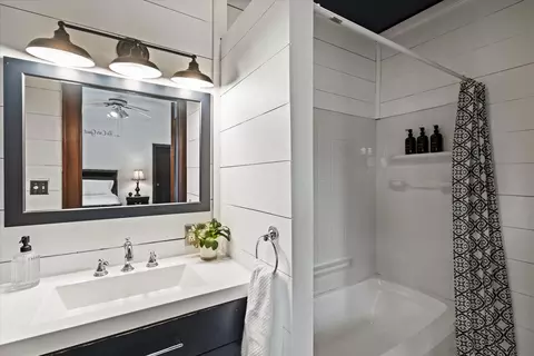 Bath - 896 S Myrtle Ave, Kankakee, IL 60901 photo 3 of 4