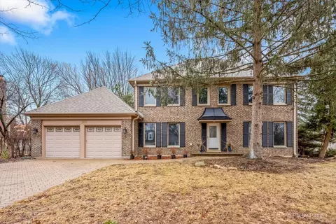 1220 Trinity Pl, Libertyville, IL 60048