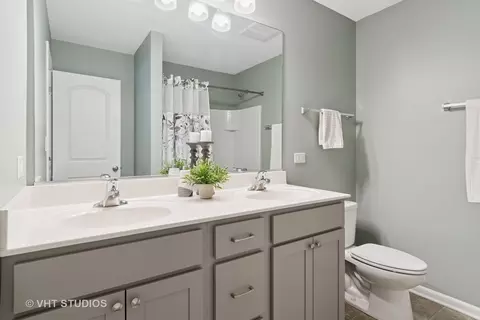 Bath - 13423 Summergrove Dr, Plainfield, IL 60585 photo 2 of 2