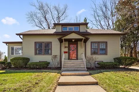 59 W Maple Ave, Roselle, IL 60172