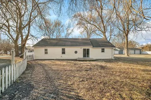 Exterior - 2021 Post St, Ottawa, IL 61350 photo 5 of 6