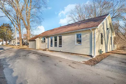 2021 Post St, Ottawa, IL 61350
