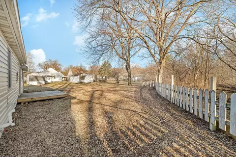 Exterior - 2021 Post St, Ottawa, IL 61350 photo 3 of 6