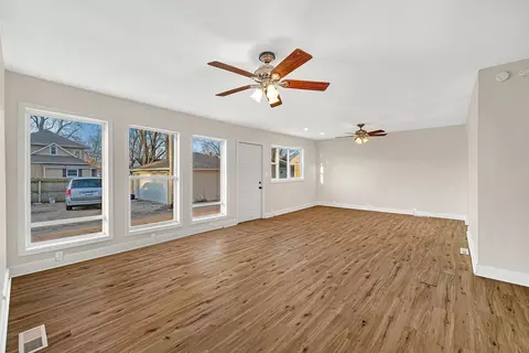 Living - 2021 Post St, Ottawa, IL 61350 photo 2 of 6