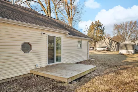 Exterior - 2021 Post St, Ottawa, IL 61350 photo 4 of 6