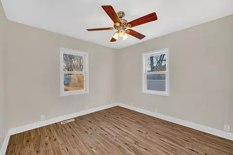 Bedroom - 2021 Post St, Ottawa, IL 61350 photo 3 of 3