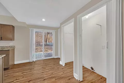 Entry Way - 2021 Post St, Ottawa, IL 61350 photo 2 of 2
