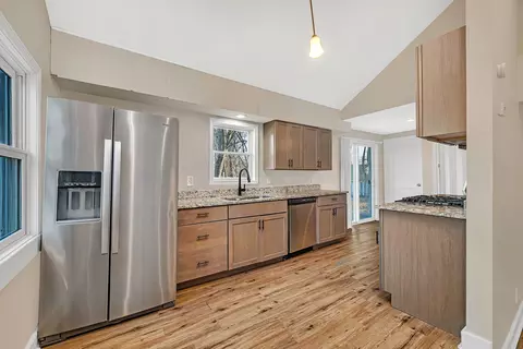 Kitchen - 2021 Post St, Ottawa, IL 61350 photo 5 of 5