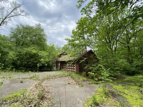 8322 W 123rd St, Palos Park, IL 60464