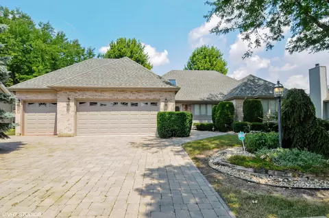 2415 Coach And Surrey Ln, Aurora, IL 60506