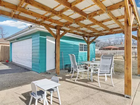 Exterior - 415 S Cherry Hill Ct, Addison, IL 60101 photo 5 of 9