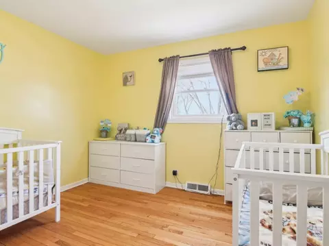 Bedroom - 415 S Cherry Hill Ct, Addison, IL 60101 photo 6 of 8