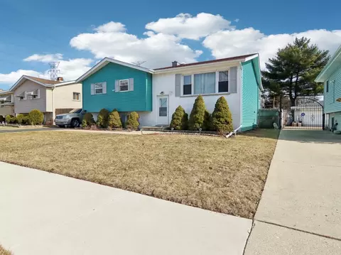 Exterior - 415 S Cherry Hill Ct, Addison, IL 60101 photo 2 of 9