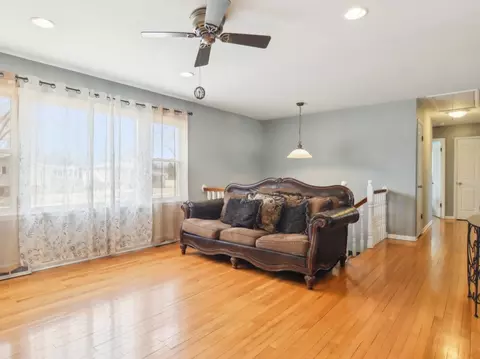 Living - 415 S Cherry Hill Ct, Addison, IL 60101 photo 2 of 6