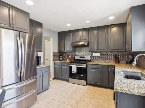 Kitchen - 415 S Cherry Hill Ct, Addison, IL 60101 photo 3 of 3