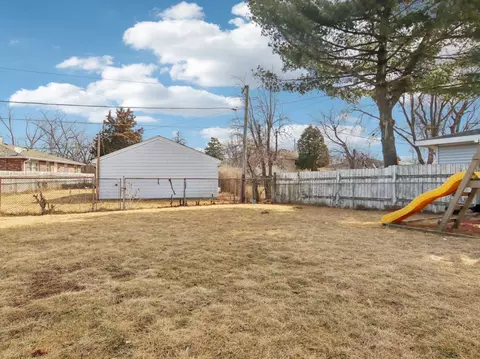 Exterior - 415 S Cherry Hill Ct, Addison, IL 60101 photo 6 of 9