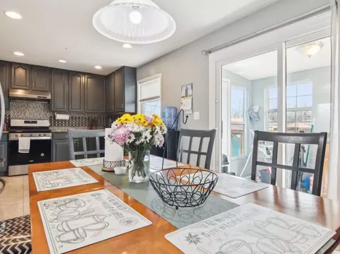 Dining - 415 S Cherry Hill Ct, Addison, IL 60101 photo 2 of 2