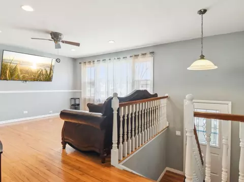 Living - 415 S Cherry Hill Ct, Addison, IL 60101 photo 1 of 6