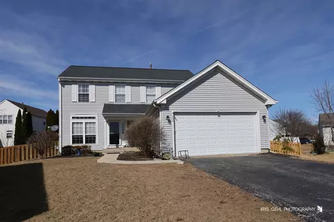 304 W Applegate Ct, Round Lake, IL 60073