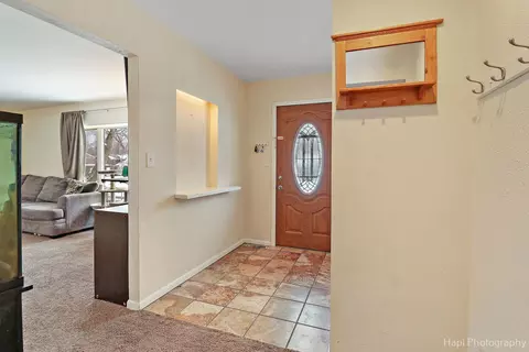 Entry Way - 4316 Clearview Dr, Mchenry, IL 60050 photo 1 of 1