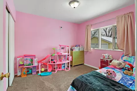 Bedroom - 4316 Clearview Dr, Mchenry, IL 60050 photo 2 of 5