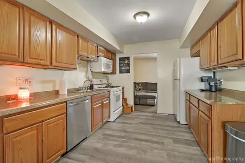 Kitchen - 4316 Clearview Dr, Mchenry, IL 60050 photo 2 of 2