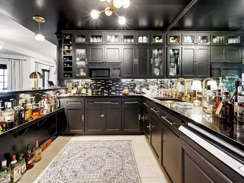 Kitchen - 9500 Falling Waters Dr E, Burr Ridge, IL 60527 photo 9 of 9