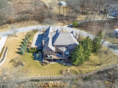 View/Area - 9500 Falling Waters Dr E, Burr Ridge, IL 60527 photo 5 of 6